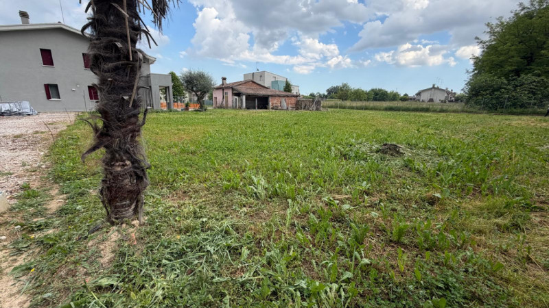 Scopri un'opportunità imperdibile nel cuore di Canizzano, una delle zone più ricercate di Treviso...