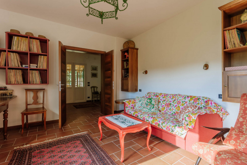 Galzignano Terme: Villa contemporanea situata in posizione aperta e panoramica; la proprietà di c...