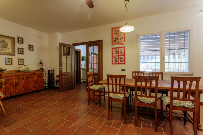 Galzignano Terme: Villa contemporanea situata in posizione aperta e panoramica; la proprietà di c...