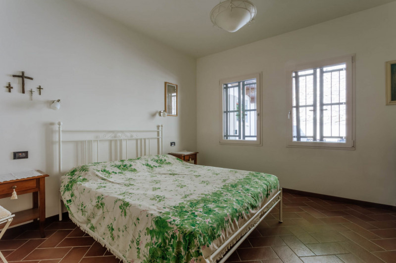 Galzignano Terme: Villa contemporanea situata in posizione aperta e panoramica; la proprietà di c...