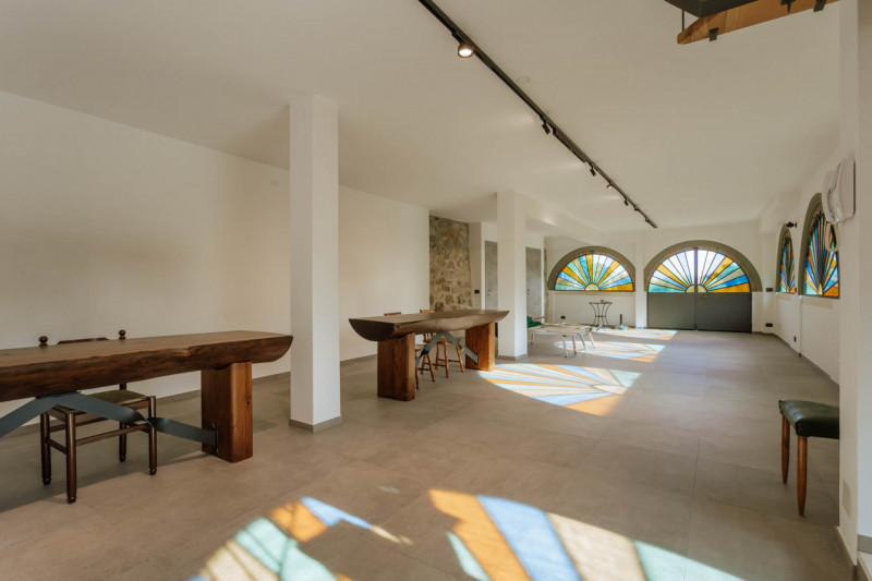 Galzignano Terme: Villa contemporanea situata in posizione aperta e panoramica; la proprietà di c...