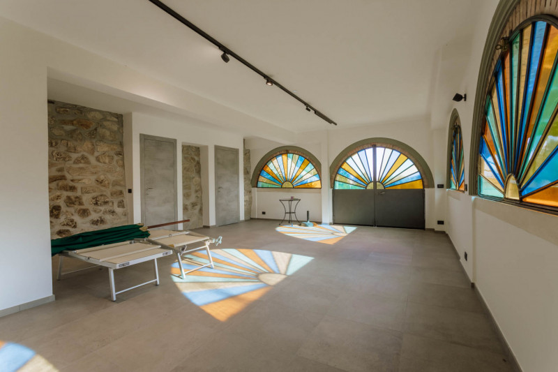 Galzignano Terme: Villa contemporanea situata in posizione aperta e panoramica; la proprietà di c...