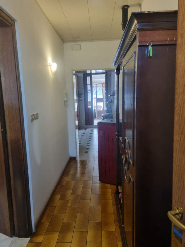 In vendita, proponiamo casa ACCOSTATA, completamente indipendente essa si distingue per la posizi...