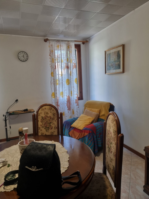 In vendita, proponiamo casa ACCOSTATA, completamente indipendente essa si distingue per la posizi...
