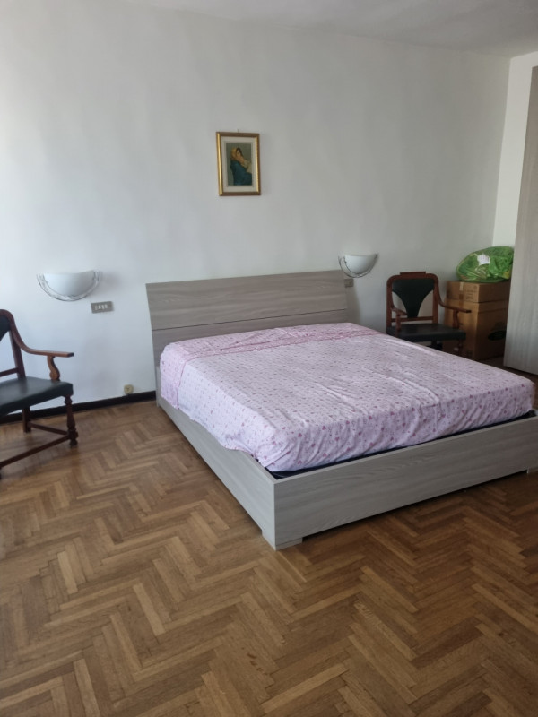 In vendita, proponiamo casa ACCOSTATA, completamente indipendente essa si distingue per la posizi...