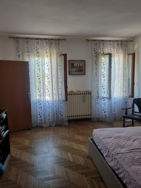 In vendita, proponiamo casa ACCOSTATA, completamente indipendente essa si distingue per la posizi...