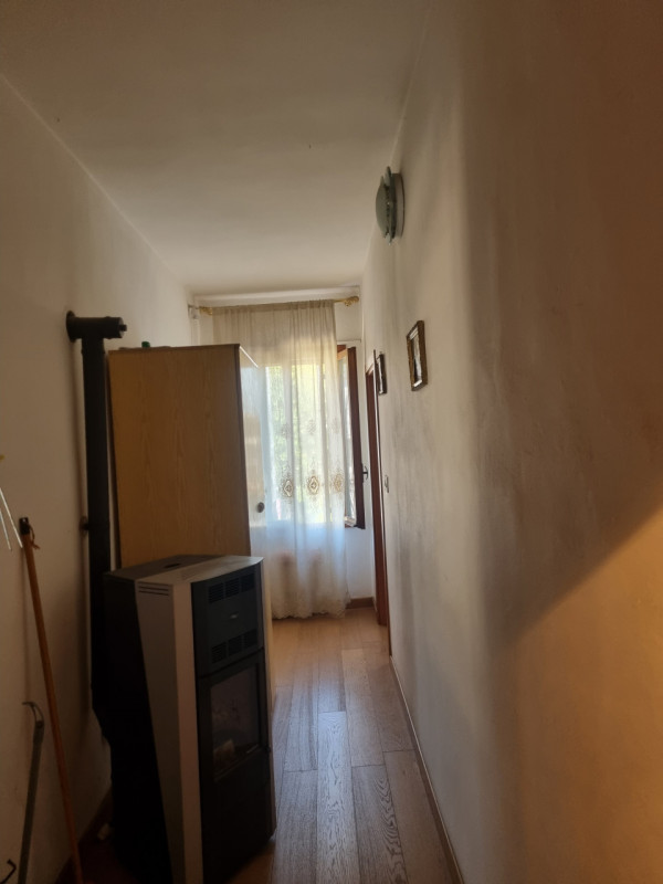 In vendita, proponiamo casa ACCOSTATA, completamente indipendente essa si distingue per la posizi...