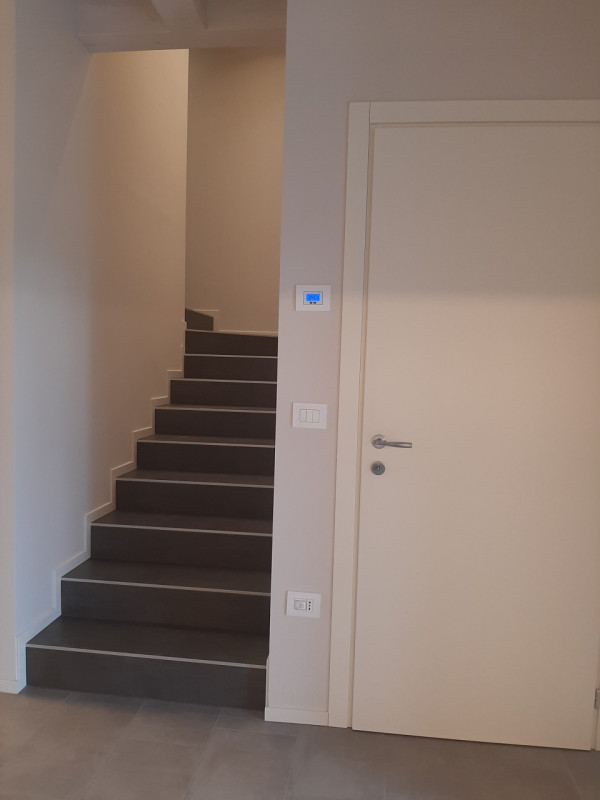 Nella graziosa frazione di Lissaro, proponiamo nuova porzione, posta in contesto residenziale tra...