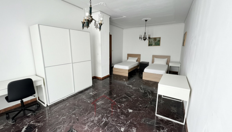 3 CAMERE IN APPARTAMENTO ARREDATE IN AFFITTO

Nel cuore del quartiere San Carlo, in posizione com...