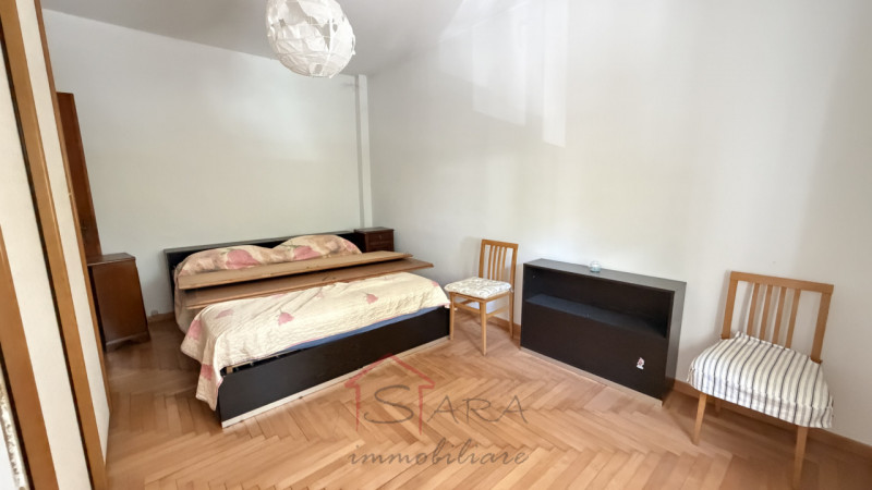 3 CAMERE IN APPARTAMENTO ARREDATE IN AFFITTO

Nel cuore del quartiere San Carlo, in posizione com...