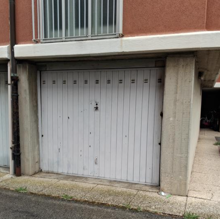 Rif. A.A.4225-242

Vendesi all'asta appartamento al 1° piano con garage in data 11 giugno 2026

D...