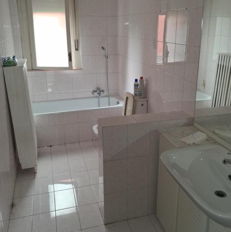 Rif. A.A.4225-242

Vendesi all'asta appartamento al 1° piano con garage in data 11 giugno 2026

D...