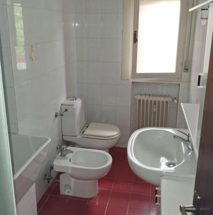 Rif. A.A.4225-242

Vendesi all'asta appartamento al 1° piano con garage in data 11 giugno 2026

D...