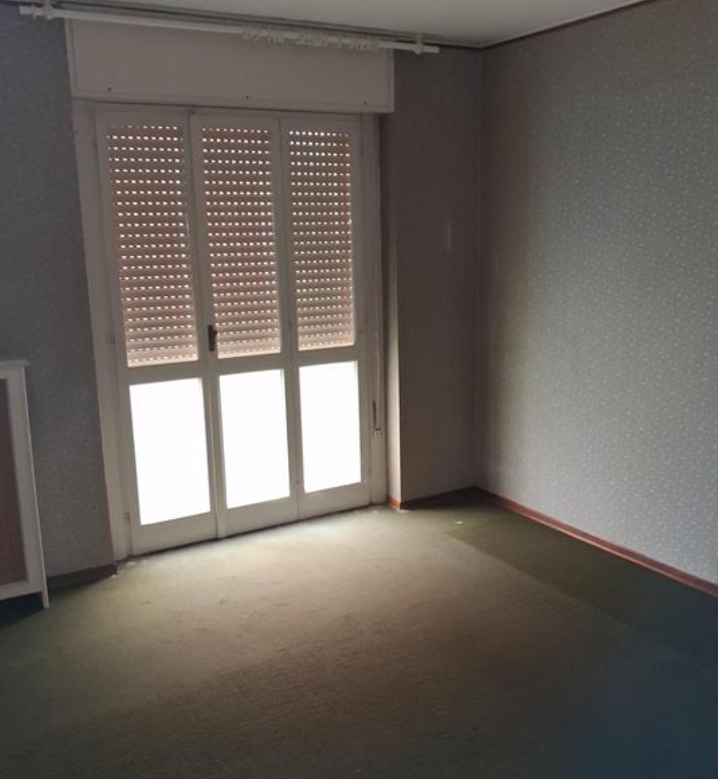 Rif. A.A.4225-242

Vendesi all'asta appartamento al 1° piano con garage in data 11 giugno 2026

D...