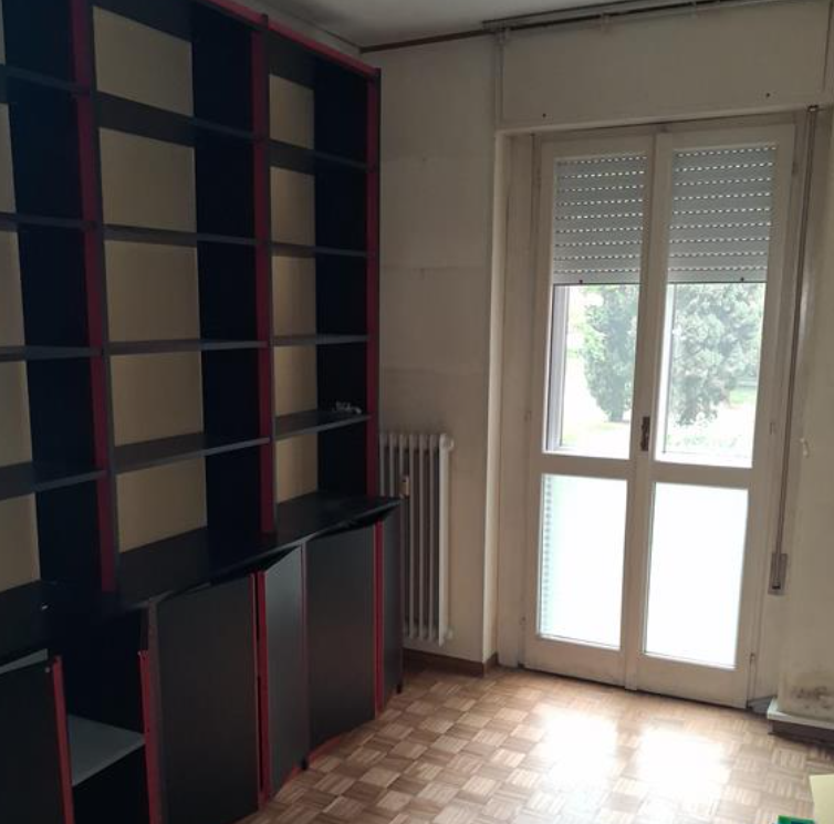 Rif. A.A.4225-242

Vendesi all'asta appartamento al 1° piano con garage in data 11 giugno 2026

D...