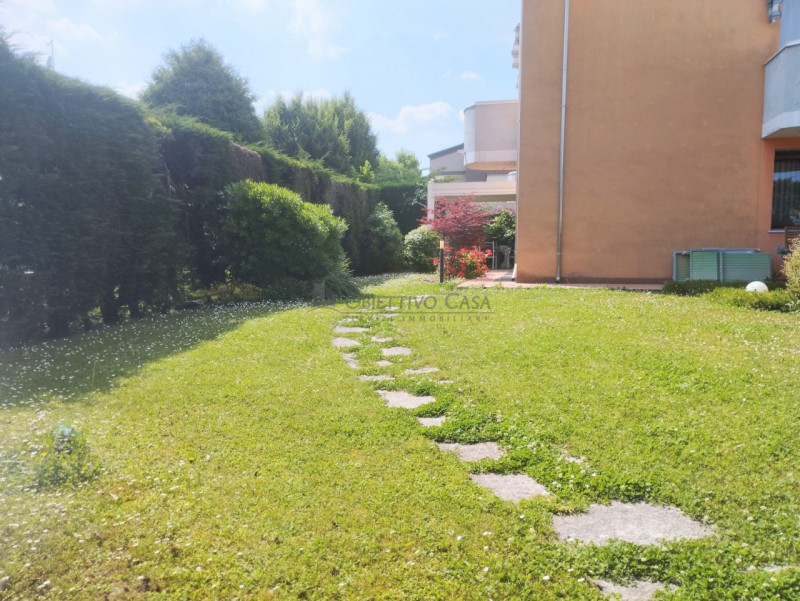 AT270;Se cerchi l'equilibrio perfetto tra la vivacità del centro pedonale e la serenità di un'oas...