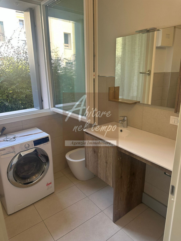 CITTADELLA (PD) - CENTRO 

Proponiamo in locazione un raffinato appartamento bicamere al piano te...