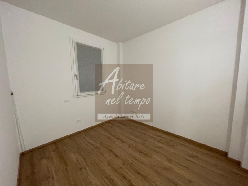 CITTADELLA (PD) - CENTRO 

Proponiamo in locazione un raffinato appartamento bicamere al piano te...