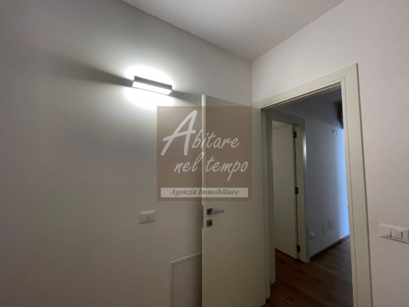 CITTADELLA (PD) - CENTRO 

Proponiamo in locazione un raffinato appartamento bicamere al piano te...