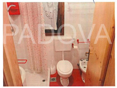 In vendita a Tonezza del Cimone, in un residence ben tenuto immerso nella tranquillità dell'altop...