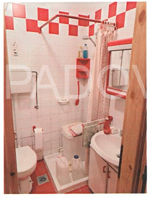 In vendita a Tonezza del Cimone, in un residence ben tenuto immerso nella tranquillità dell'altop...