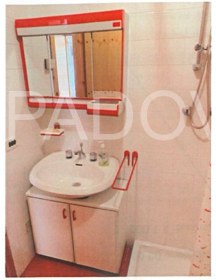 In vendita a Tonezza del Cimone, in un residence ben tenuto immerso nella tranquillità dell'altop...