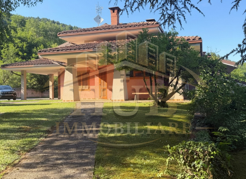Bi/Tri/Quadrifamiliare in Vendita a Cuneo