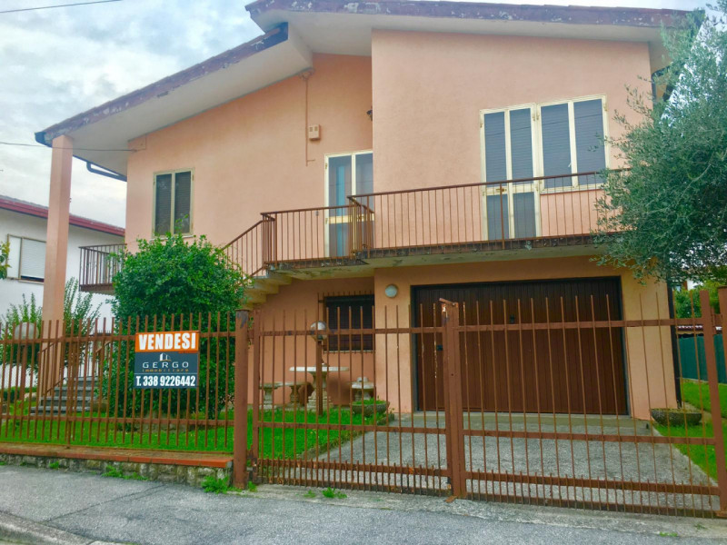 (Per INFO Cristina 3389226442) Albignasego, zona San Lorenzo, proponiamo in vendita introvabile c...