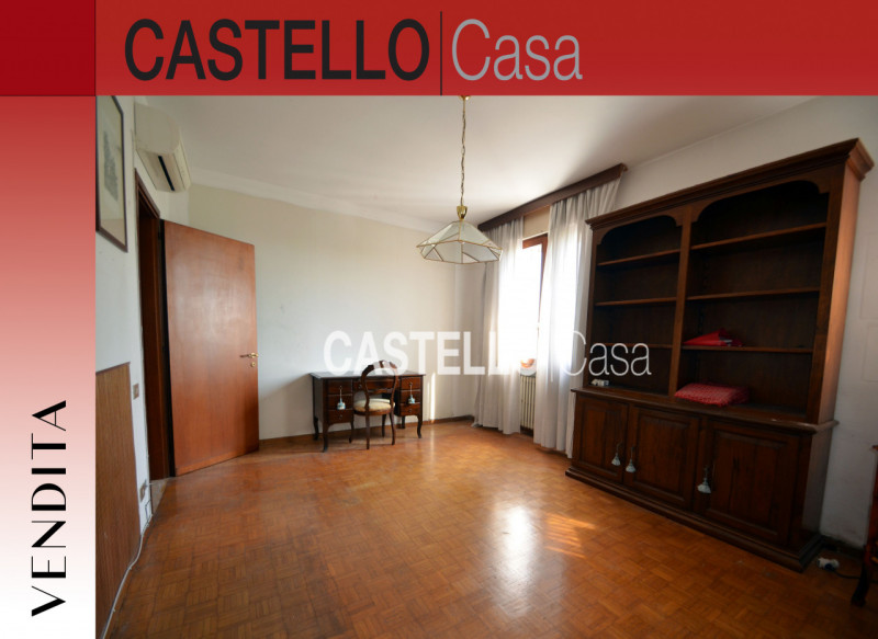 In una delle zone più prestigiose e richieste di Castelfranco V. proponiamo in vendita un ampio a...