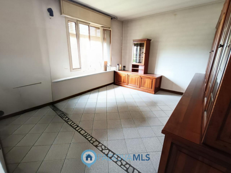 mmobile in esclusiva al Gruppo Padova MLS 

Voltabarozzo – Ampia casa singola di cirrca 200mq con...