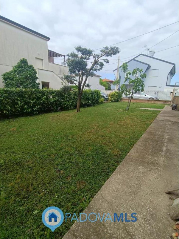 Immobile in esclusiva al Gruppo Padova MLS

Voltabarozzo – Ampia casa singola di circa 200mq con ...