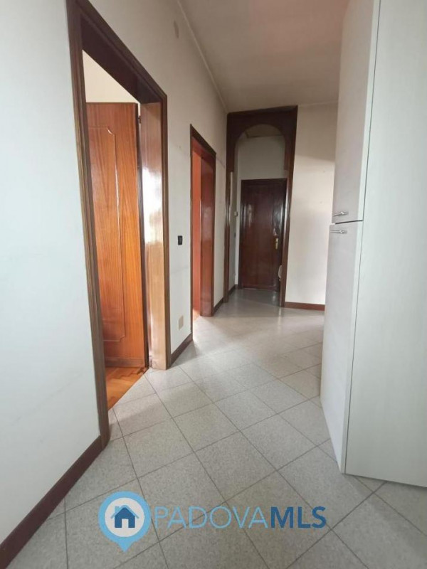 Immobile in esclusiva al Gruppo Padova MLS

Voltabarozzo – Ampia casa singola di circa 200mq con ...
