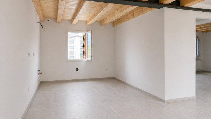 SCHIO - CENTRO: In posizione centralissima, proponiamo in vendita un elegante appartamento duplex...