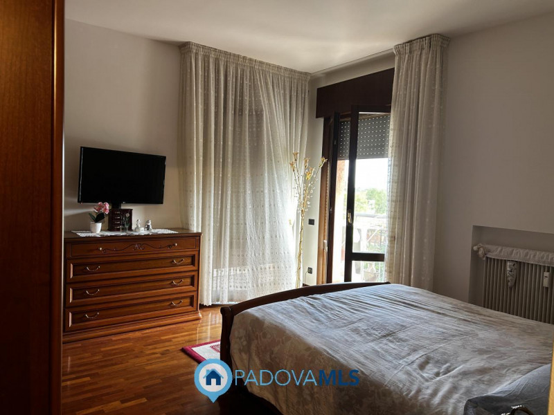 Immobile in esclusiva al Gruppo Padova MLS 

PADOVA – TORRE | Luminoso appartamento con 2 camere,...