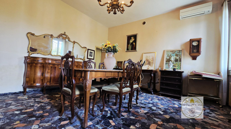 Rif. S441 - Proponiamo in vendita compendio immobiliare di pregio composto da villa storica svilu...