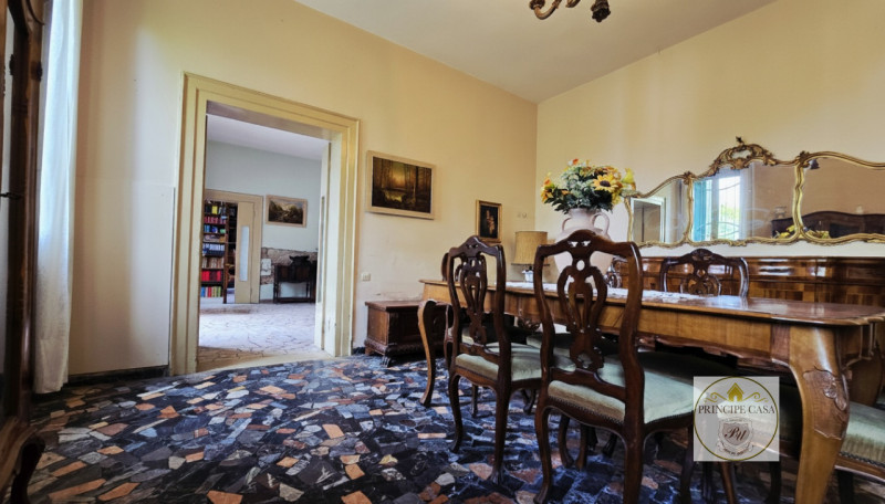 Rif. S441 - Proponiamo in vendita compendio immobiliare di pregio composto da villa storica svilu...