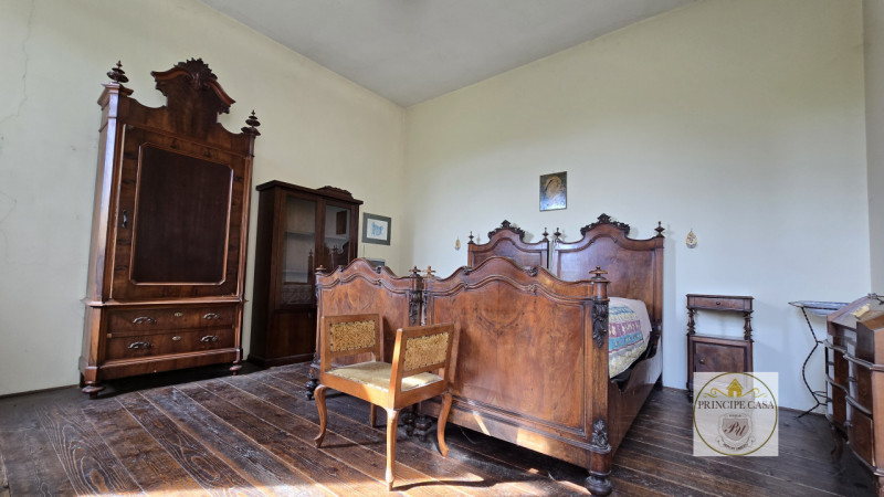 Rif. S441 - Proponiamo in vendita compendio immobiliare di pregio composto da villa storica svilu...