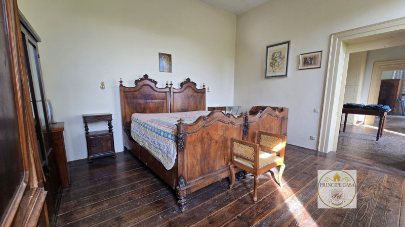 Rif. S441 - Proponiamo in vendita compendio immobiliare di pregio composto da villa storica svilu...