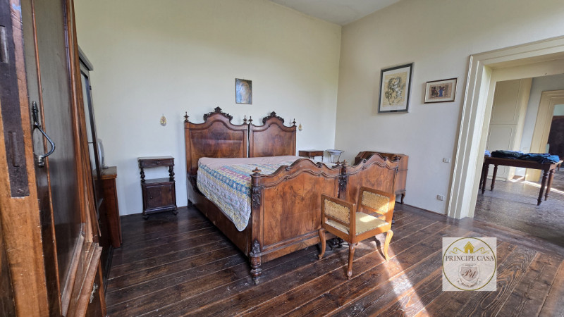 Rif. S441 - Proponiamo in vendita compendio immobiliare di pregio composto da villa storica svilu...