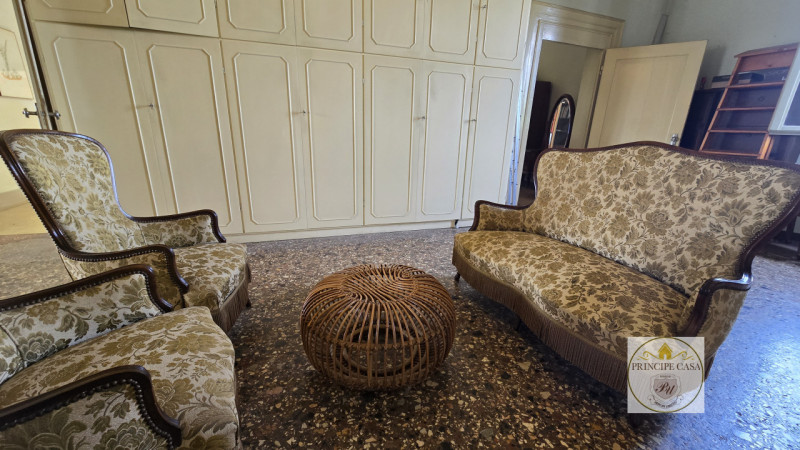 Rif. S441 - Proponiamo in vendita compendio immobiliare di pregio composto da villa storica svilu...