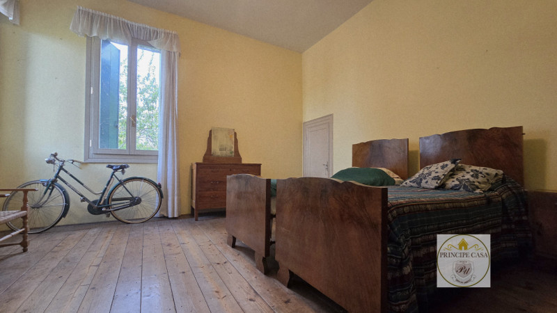 Rif. S441 - Proponiamo in vendita compendio immobiliare di pregio composto da villa storica svilu...
