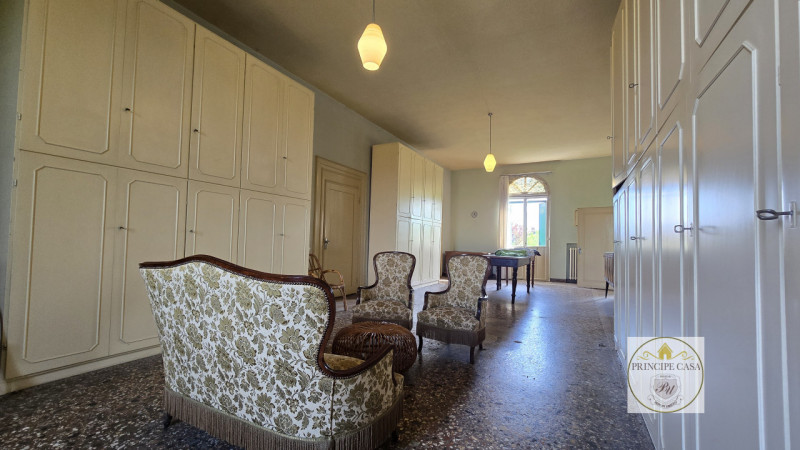 Rif. S441 - Proponiamo in vendita compendio immobiliare di pregio composto da villa storica svilu...