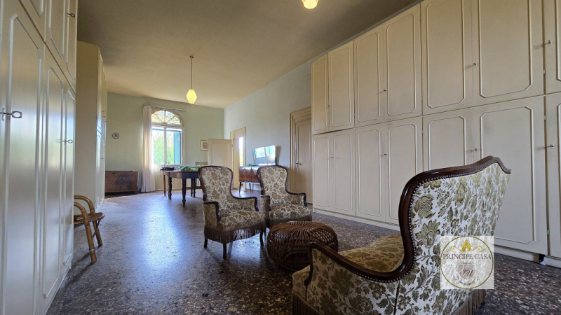 Rif. S441 - Proponiamo in vendita compendio immobiliare di pregio composto da villa storica svilu...