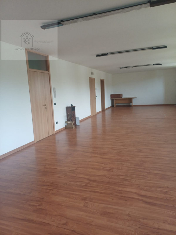 Se stai cercando un ufficio, non perdere questa opportunità unica! Situato nella zona industriale...