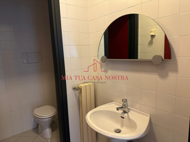 SARMEOLA: Affittasi Ufficio inserito in piccola palazzina, si compone di ampio ingresso con ampia...