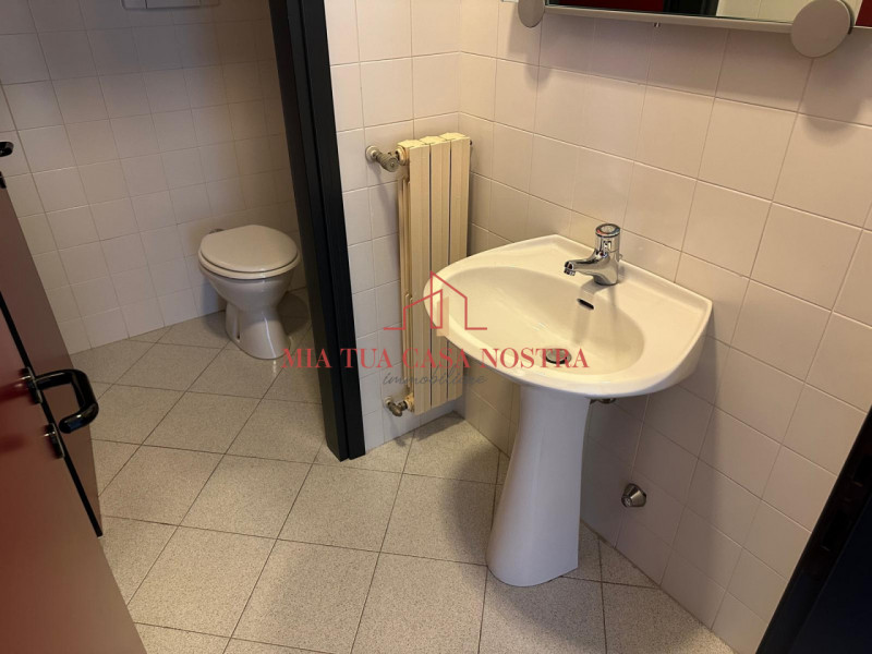 SARMEOLA: Affittasi Ufficio inserito in piccola palazzina, si compone di ampio ingresso con ampia...