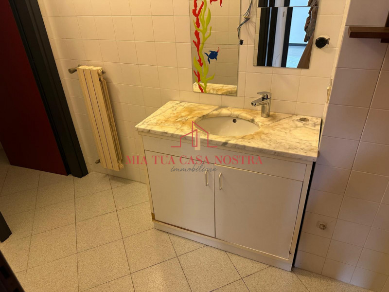 SARMEOLA: Affittasi Ufficio inserito in piccola palazzina, si compone di ampio ingresso con ampia...