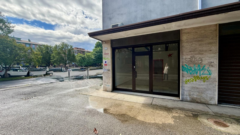 SAN CARLO: ZONA LARGO DEBUSSY su strada di alto transito e passaggio pedonale, vicinanza scuole d...