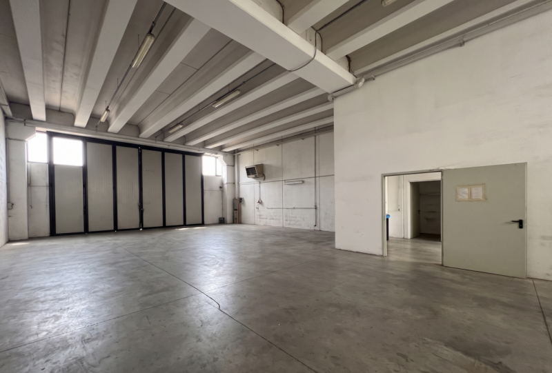 Rif. D230 (per info 393 1710719 Fabrizio - 338 9387816 Matteo)

Compendio immobiliare di 1.860 mq...