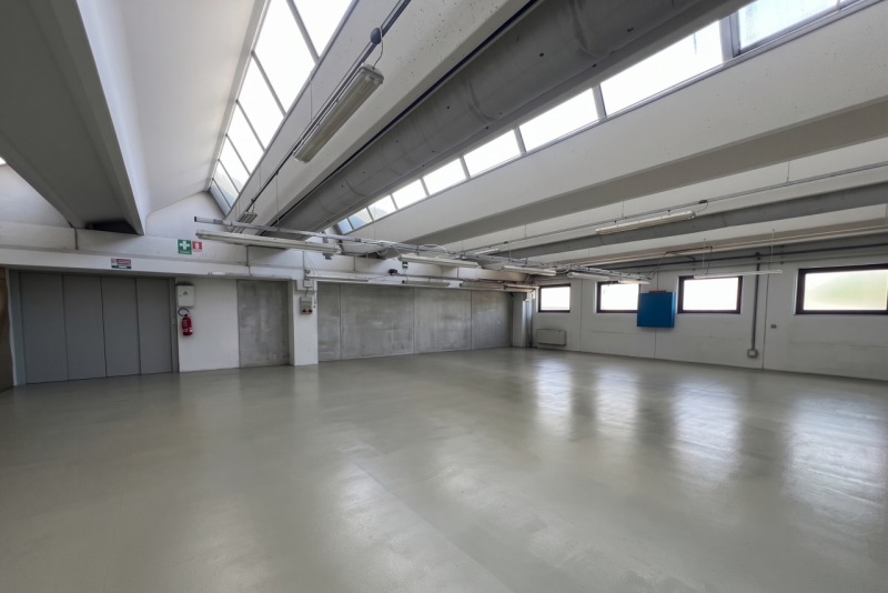 Rif. D230 (per info 393 1710719 Fabrizio - 338 9387816 Matteo)

Compendio immobiliare di 1.860 mq...